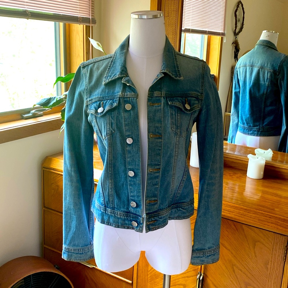 Denim jacket medium weight slight stretch size M classic fit